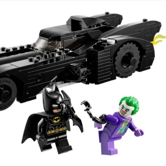 New Lego DC Batmobile: Batman vs. The Joker Chase Retiring Collectible Set 76224 - Picture 2 of 5